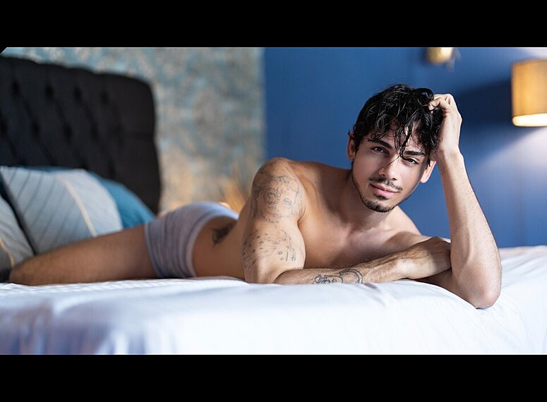 Qozgalganda, qin uzayadi