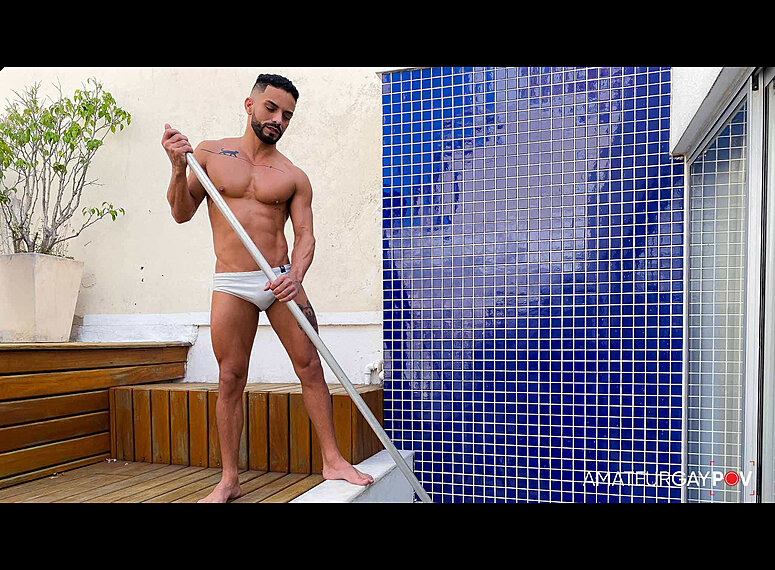 775px x 570px - Sexiest Pool Boy Ever - Gay Porn - Amateur Gay POV
