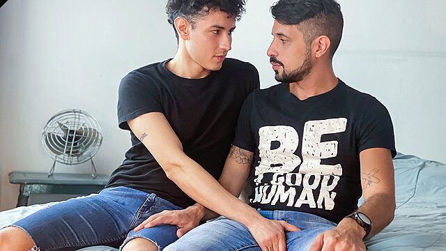 Juliyan Sex Com - Sebas Gold & Julian Shul - Gay Porn - Latin Leche